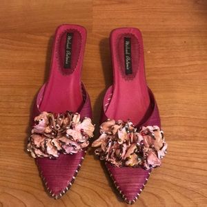 Super cute genie like kitten heels, ruffle detail